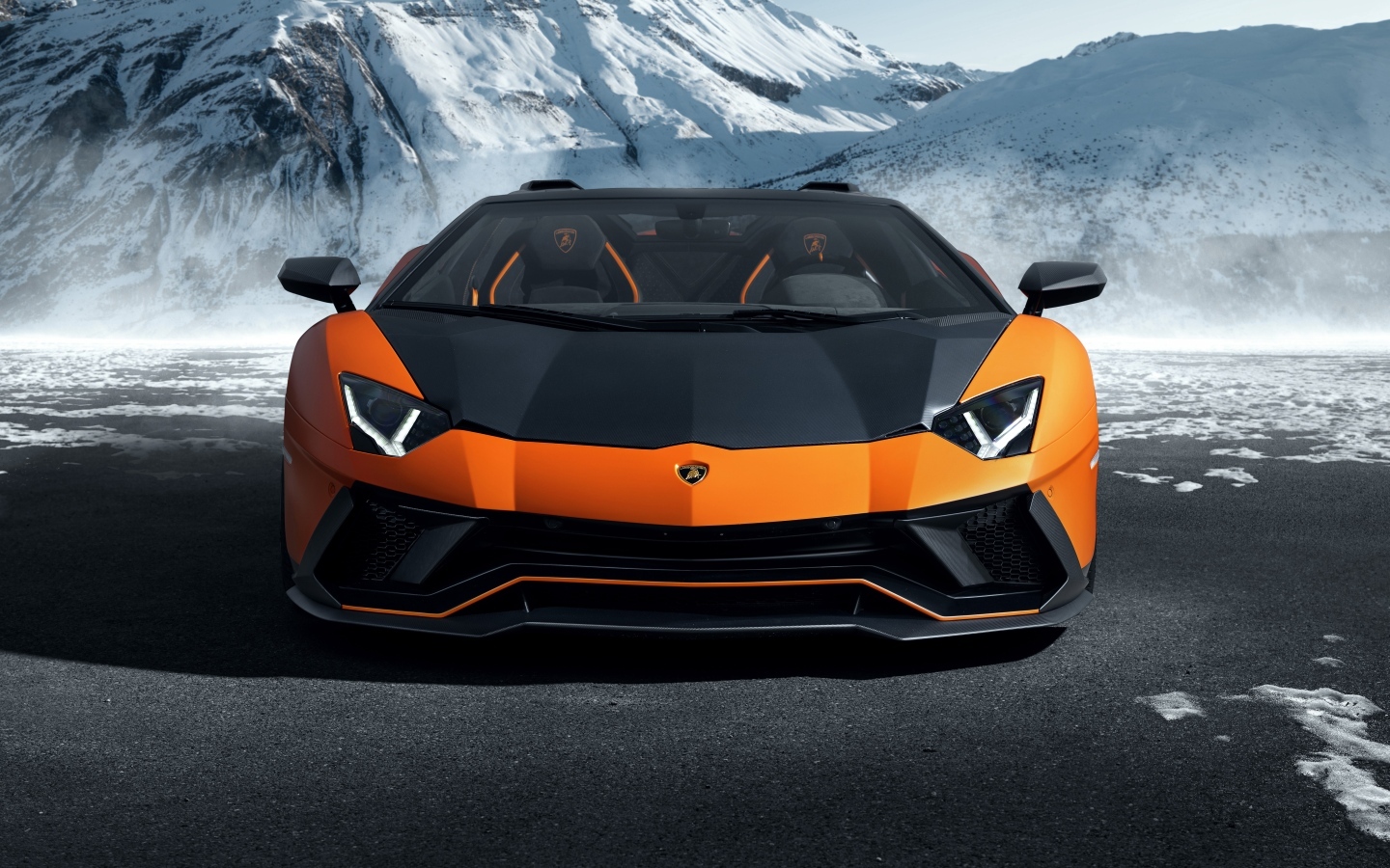 Спортивный Lamborghini Aventador LP 780-4 Ultimae Roadster 2023 года вид спереди