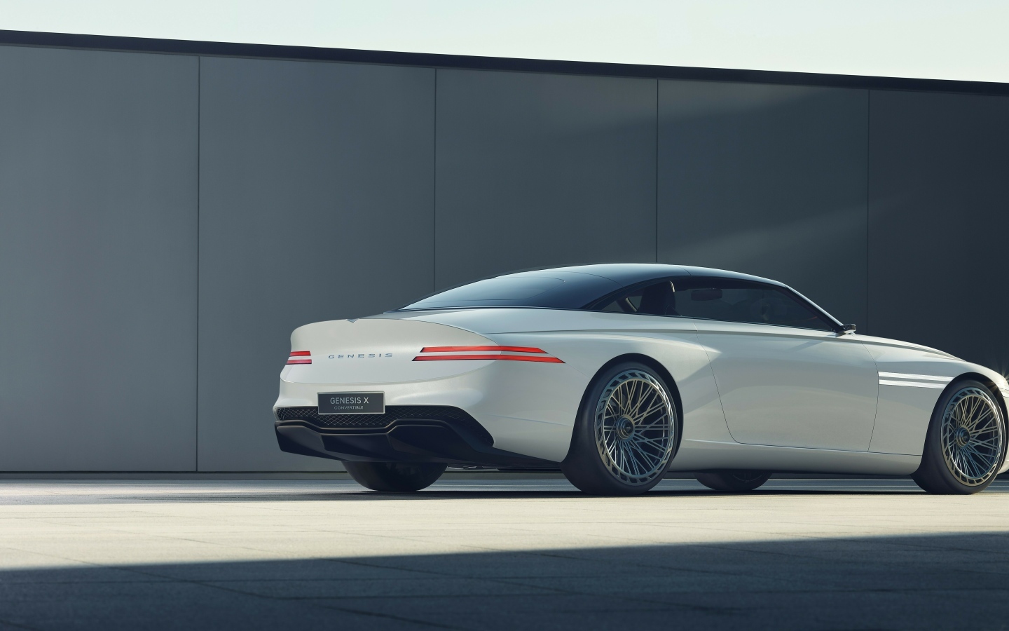 Электрический автомобиль Genesis X  2023 года вид  сзади