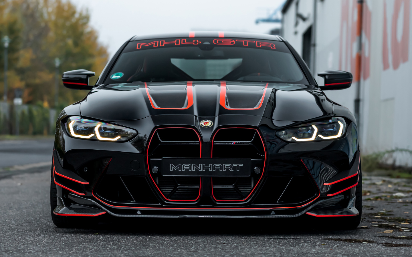 Автомобиль Manhart MH4 GTR II 2022 вид спереди