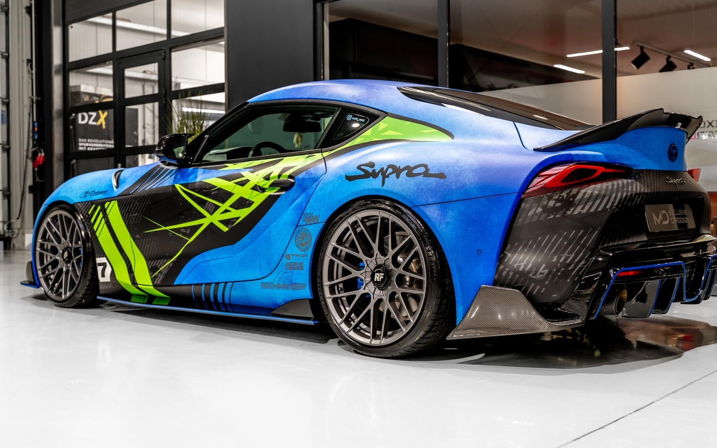 Вид сбоку на автомобиль Toyota Supra PD Aerodynamic Kit