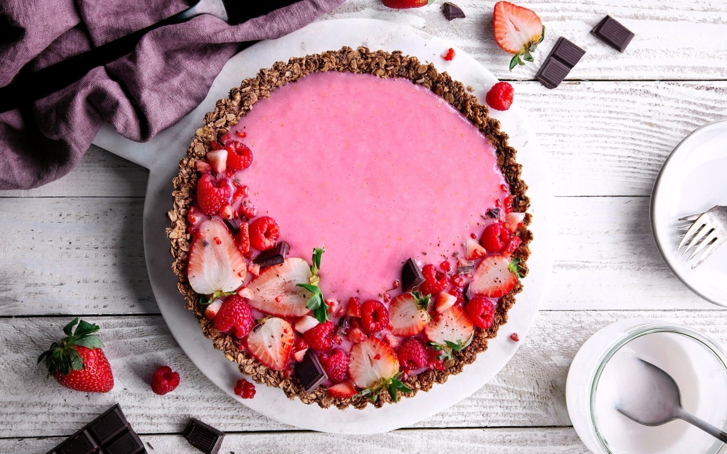 Красивый сладкий торт с ягодами