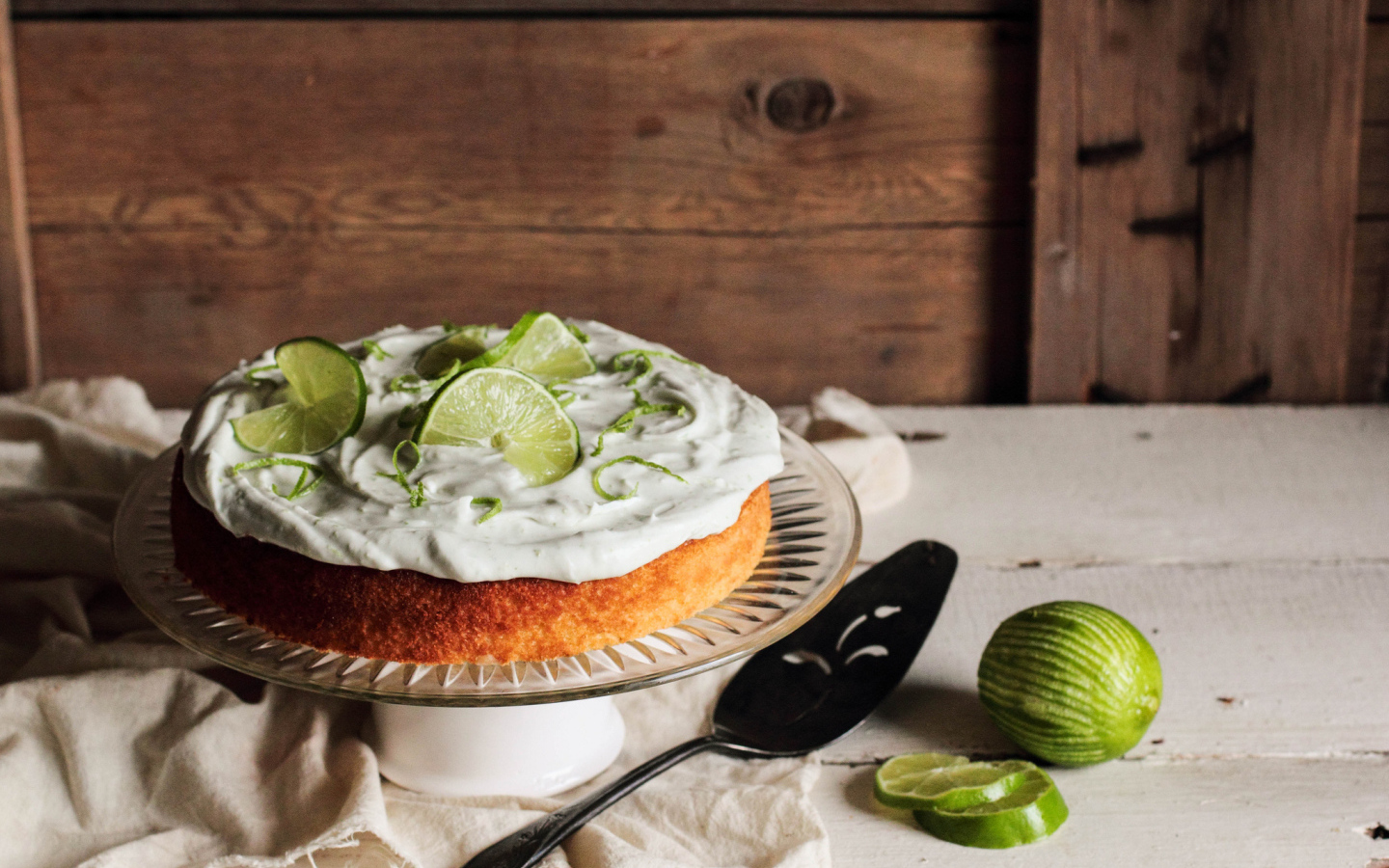 Пирог с кремом и лаймом
