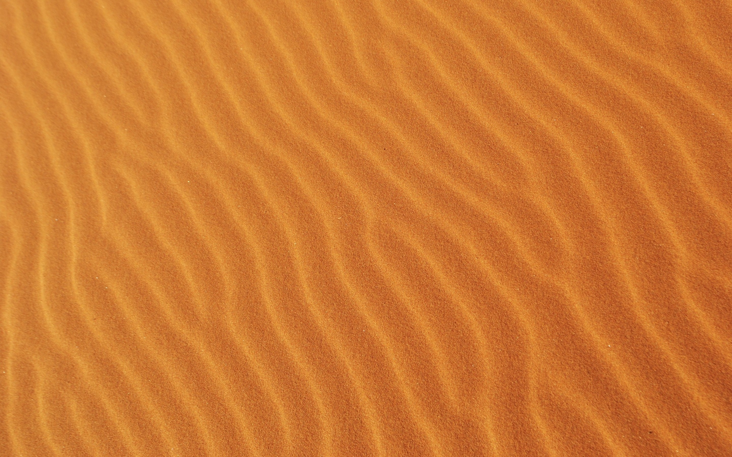 Волнистый горячий песок пустыни крупным планом