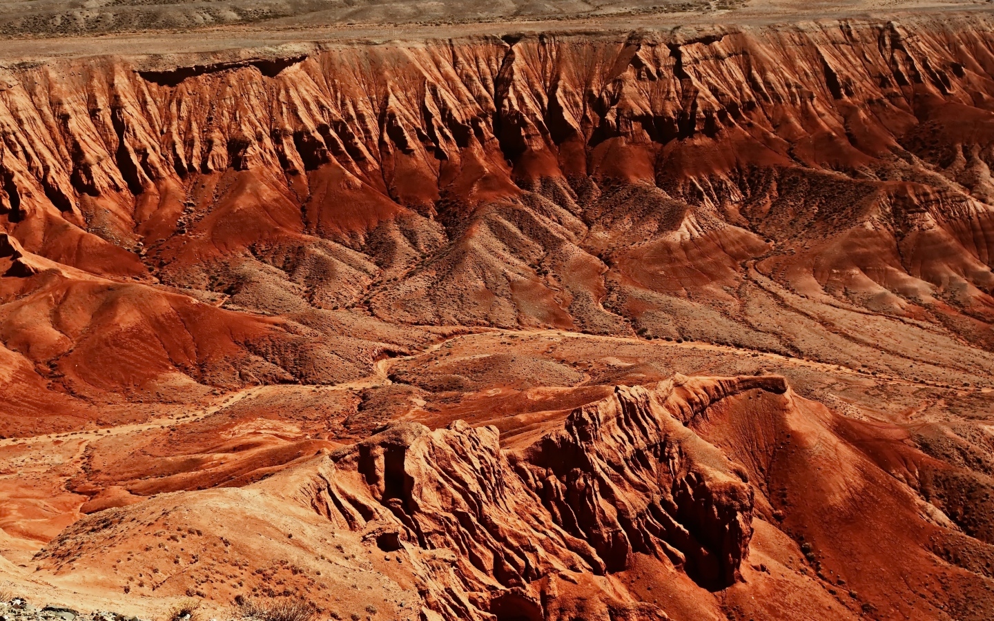 Вид на глубокий каньон сверху