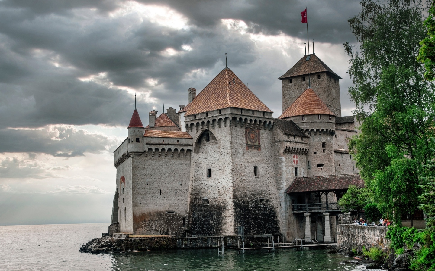 Старый Шильонский замок у воды, Швейцария