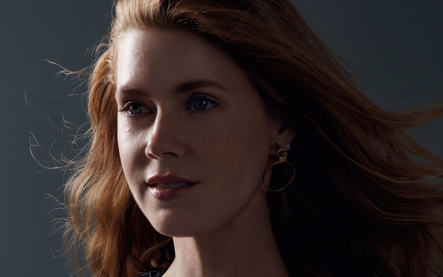 Красивая рыжеволосая американская актриса Эми Адамс