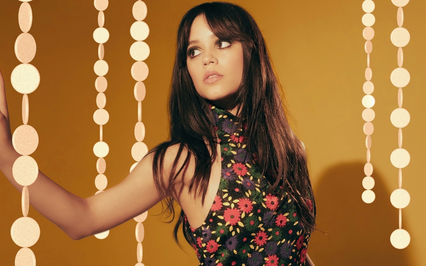 Яркая девушка актриса Дженна Ортега