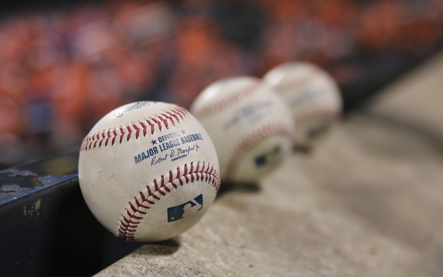 Три баскетбольных мяча крупным планом