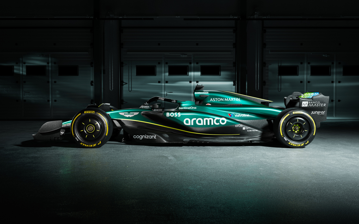 Гоночный автомобиль Aston Martin AMR24 2024 года вид сбоку