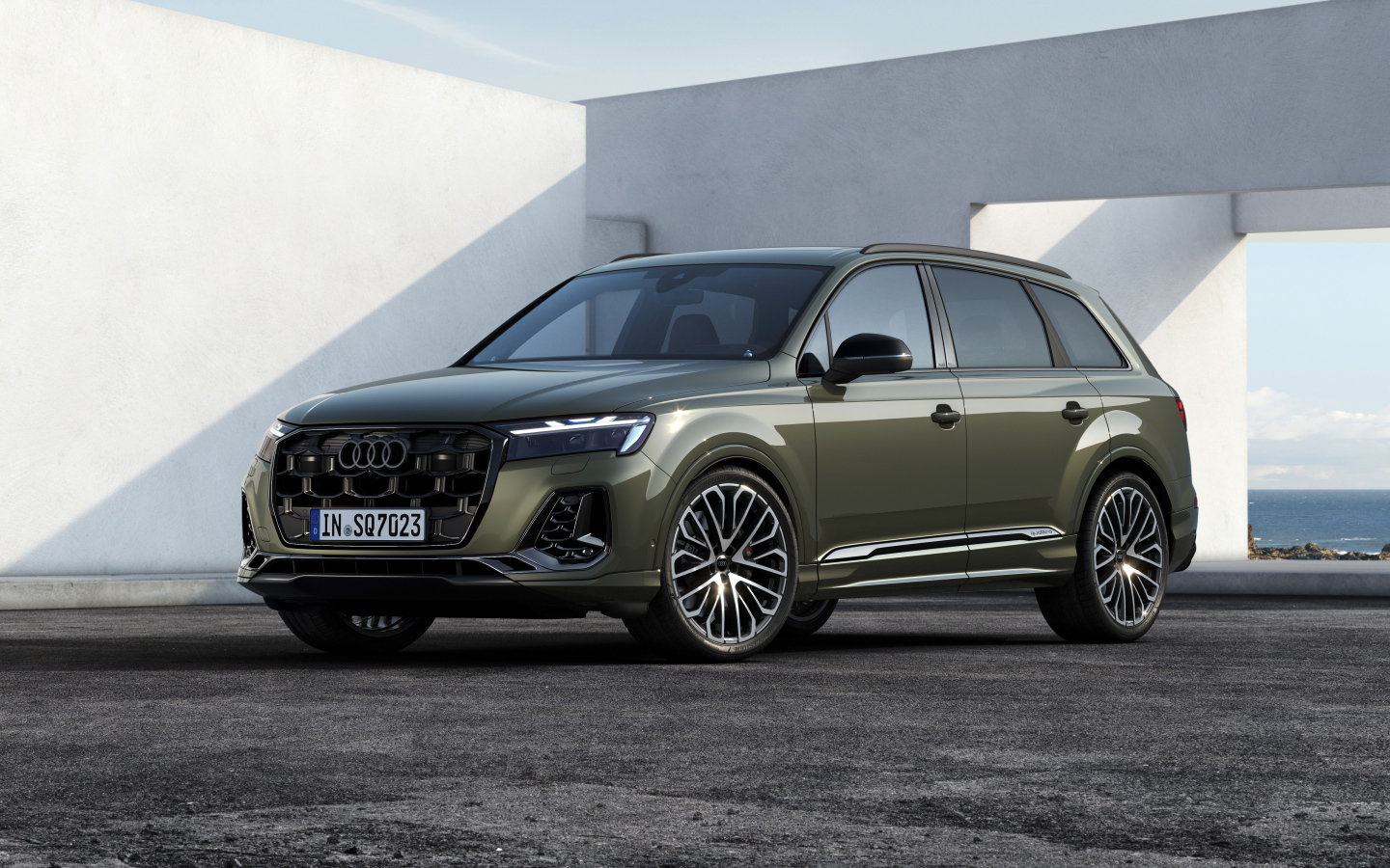 Автомобиль Audi SQ7 TFSI 2024 года