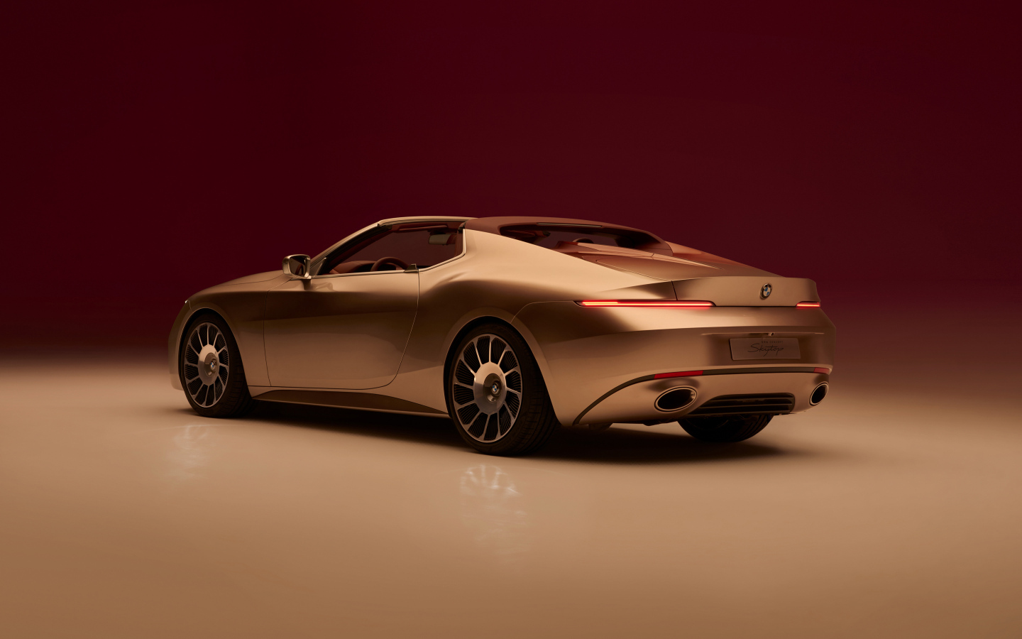 Вид сзади на автомобиль BMW Concept Skytop 2024 года