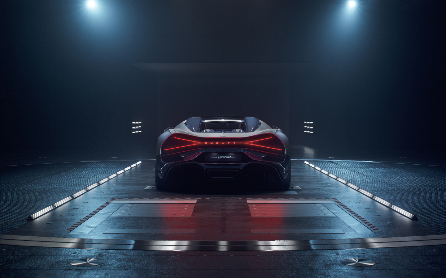 Вид сзади на автомобиль Bugatti Mistral