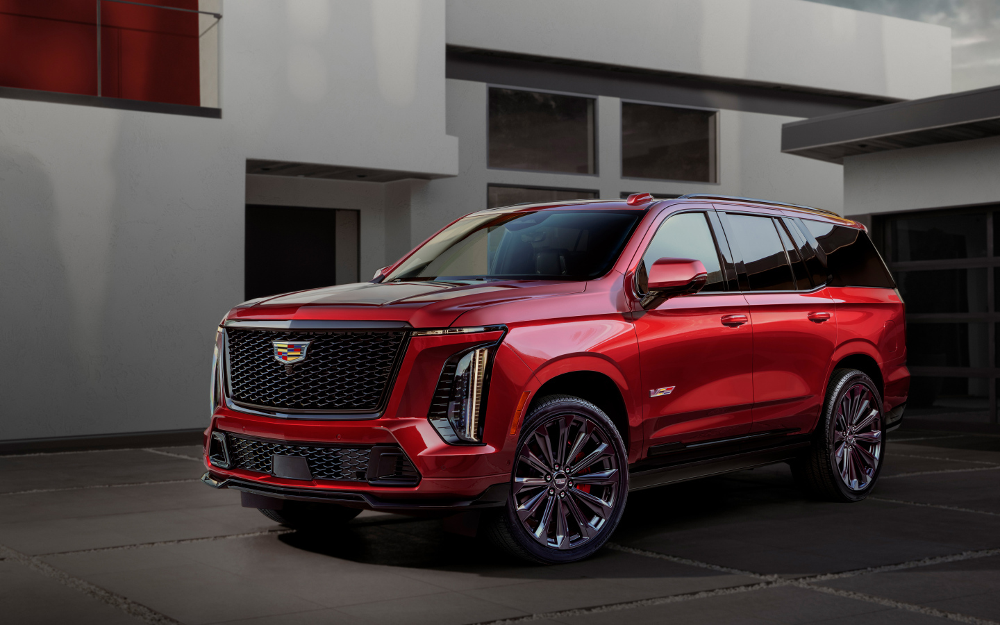 Красный Cadillac Escalade-V 2025 года вид спереди