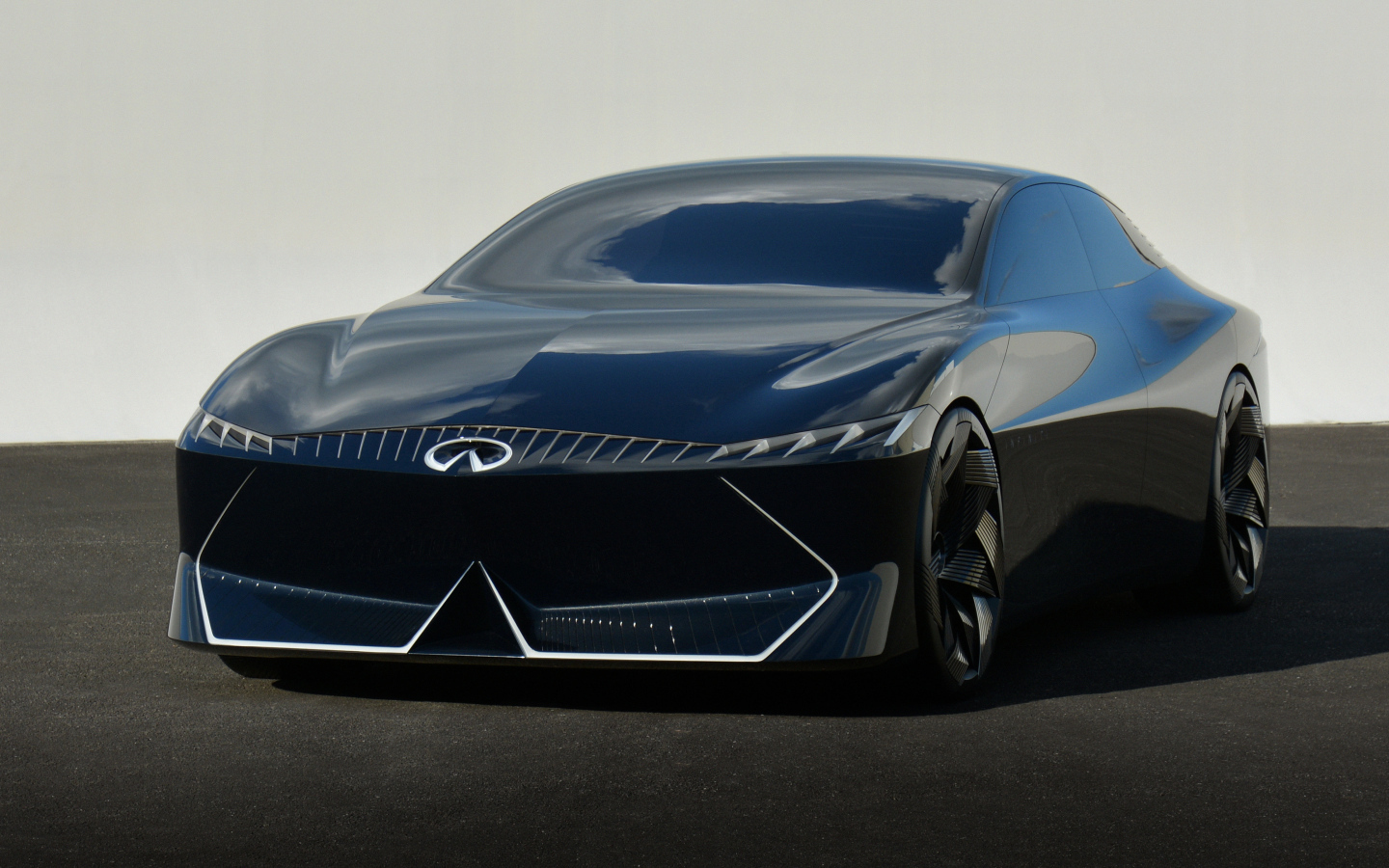 Черный автомобиль Infiniti Vision Qe
