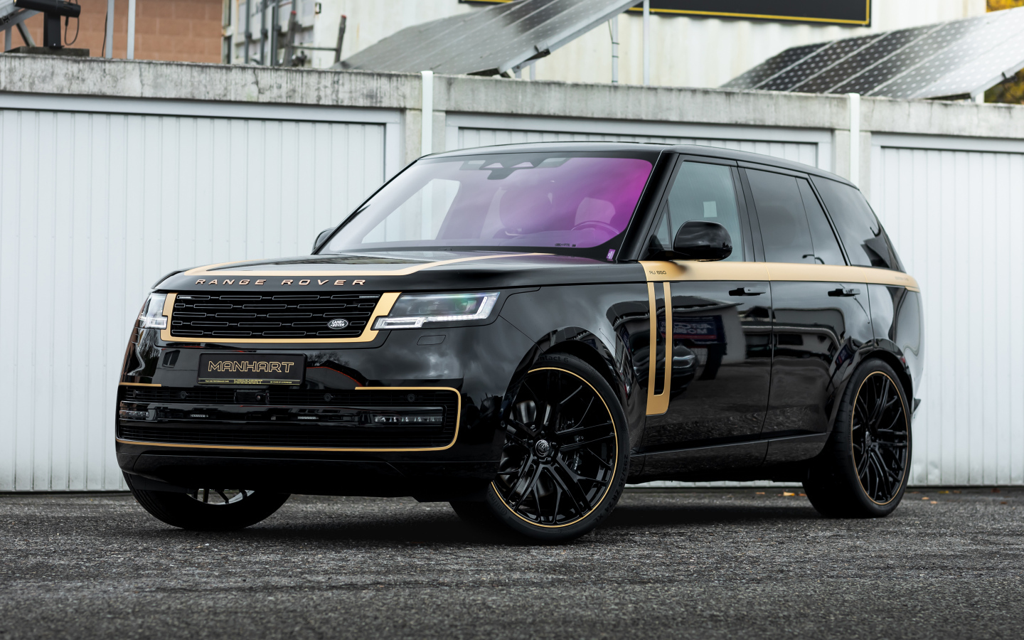 Черный внедорожник  Range Rover Sport P530