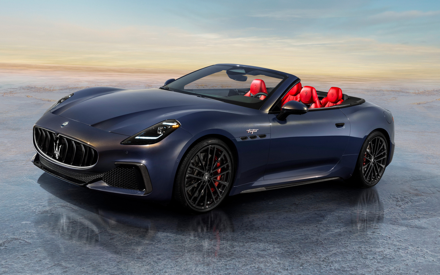 Дорогой автомобиль Maserati GranCabrio Trofeo 2024 года