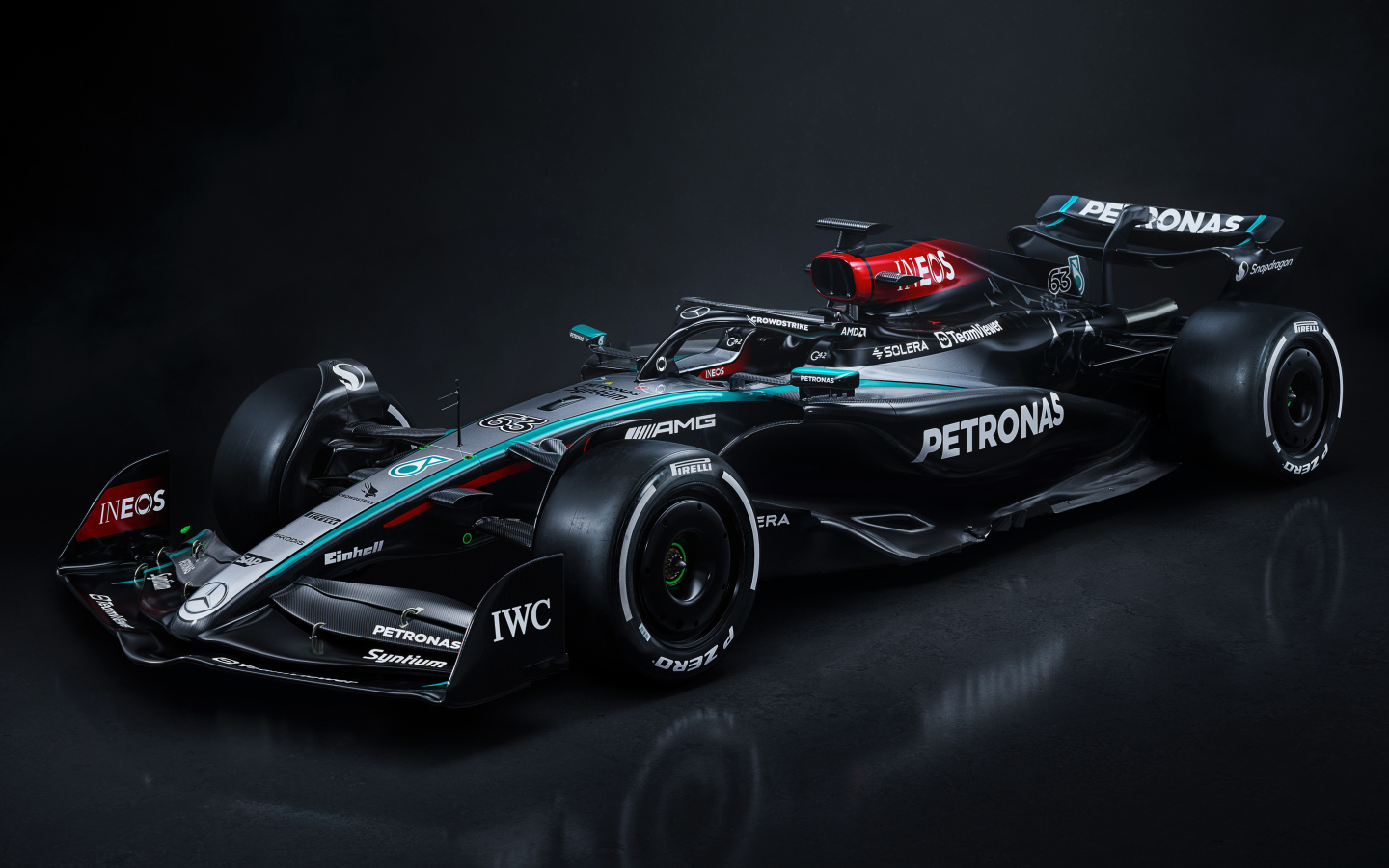 Дорогой гоночный автомобиль Mercedes-AMG F1 W15 E Performance 2024 года
