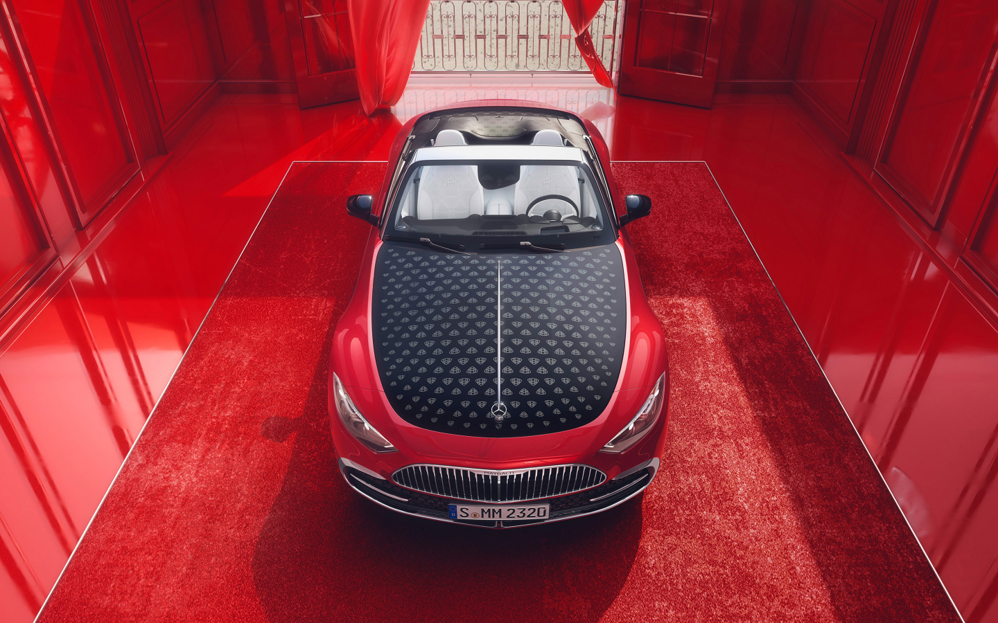 Вид сверху на автомобиль Mercedes-Maybach SL 680 Monogram Series 2024  года