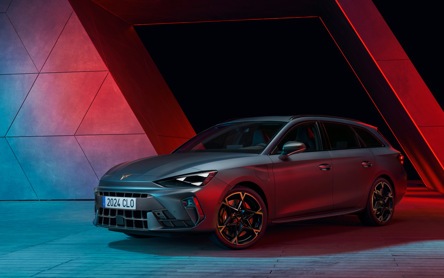 Автомобиль  Cupra Leon Sportstourer EHybrid 2024 года