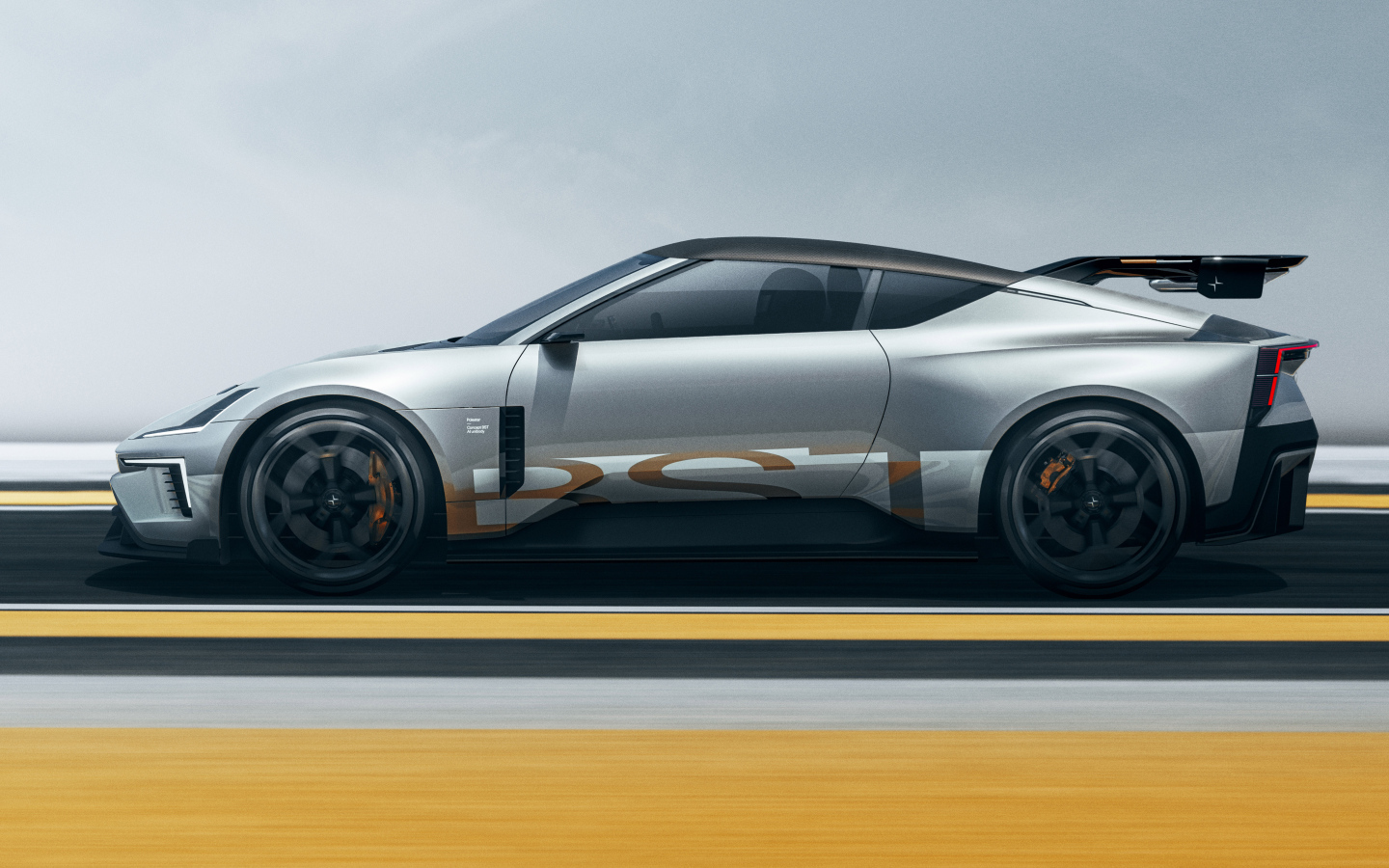 Вид сбоку на серебристый автомобиль Polestar Concept BST 2024 года