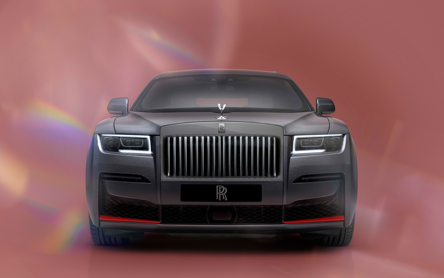 Дорогой автомобиль Rolls-Royce Ghost Prism  вид спереди