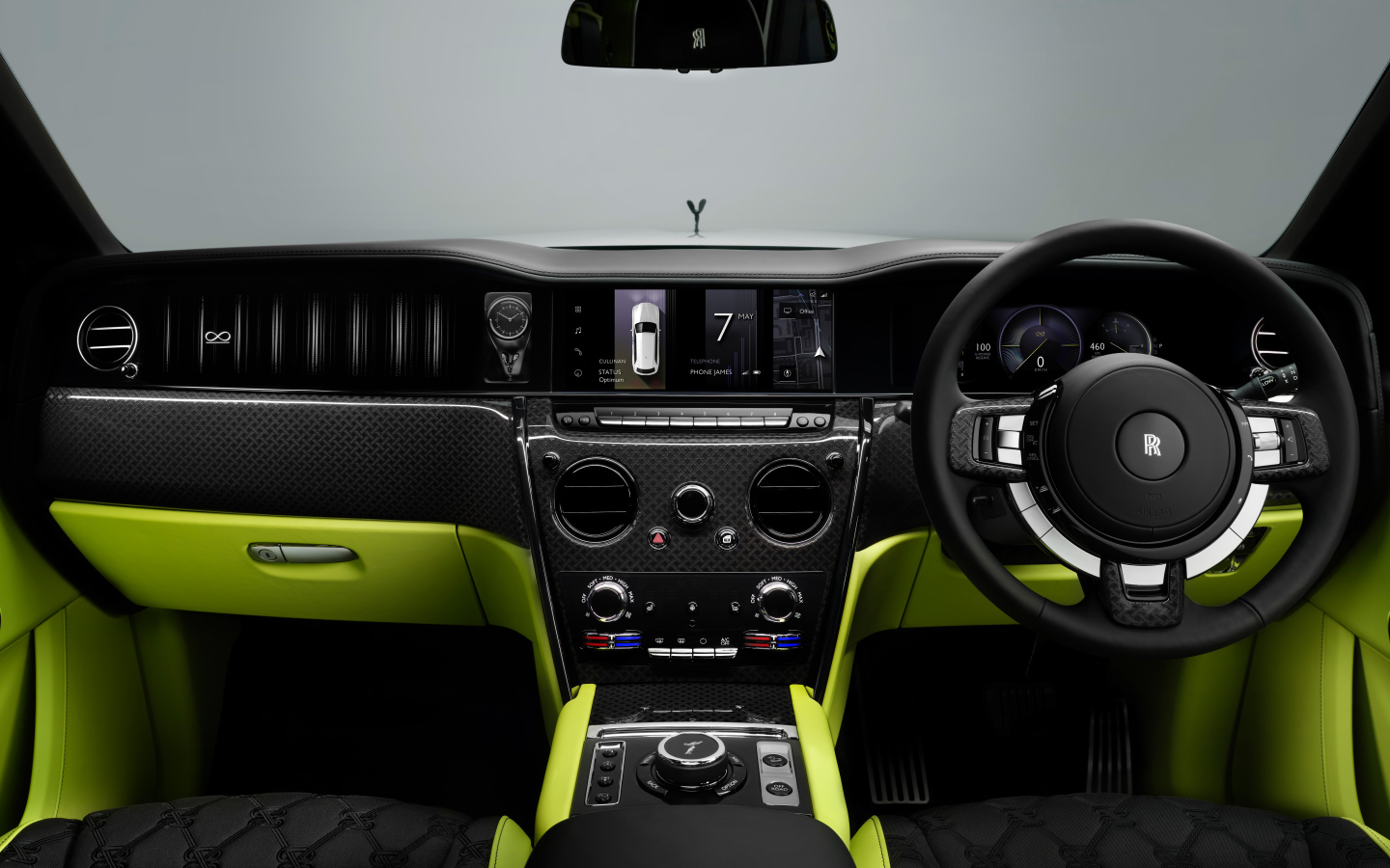 Салон автомобиля Rolls-Royce Black Badge Cullinan Series II
