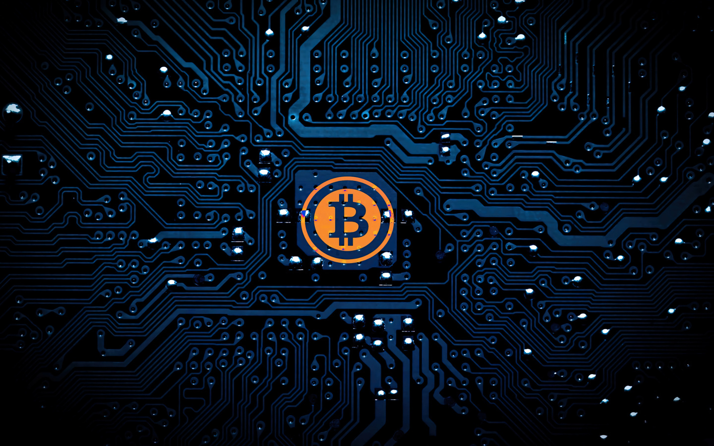 Яркий логотип биткоин на плате