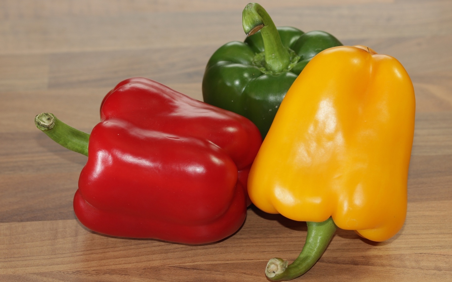 Большой разноцветный сладкий перец