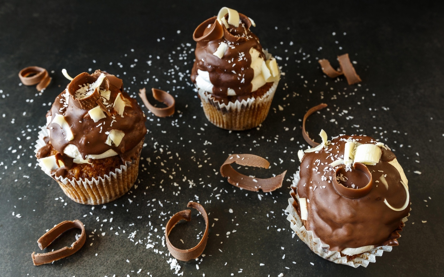 Аппетитные кексы с шоколадной стружкой