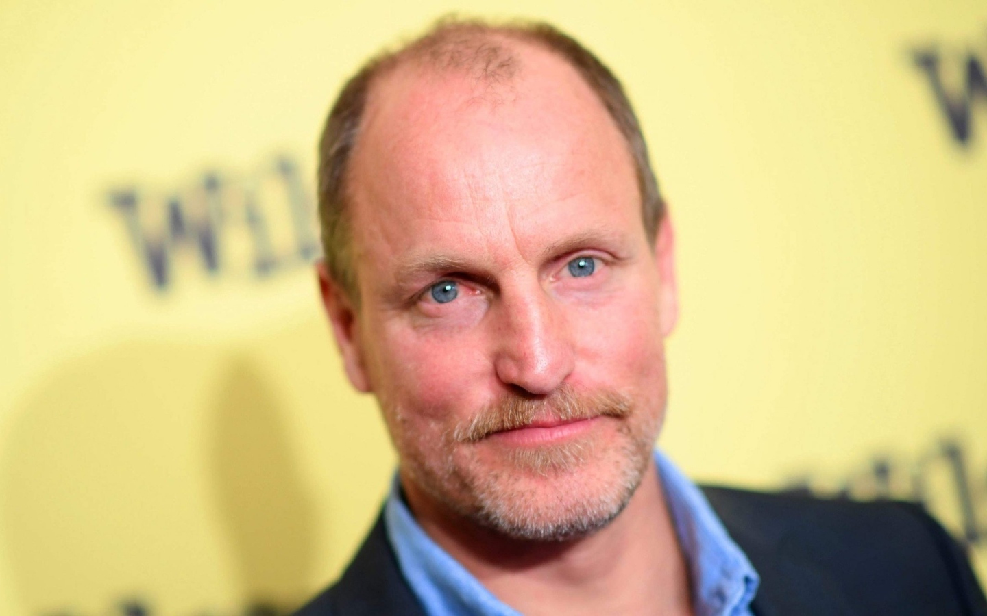 Актер Вуди Харрельсон крупным планом