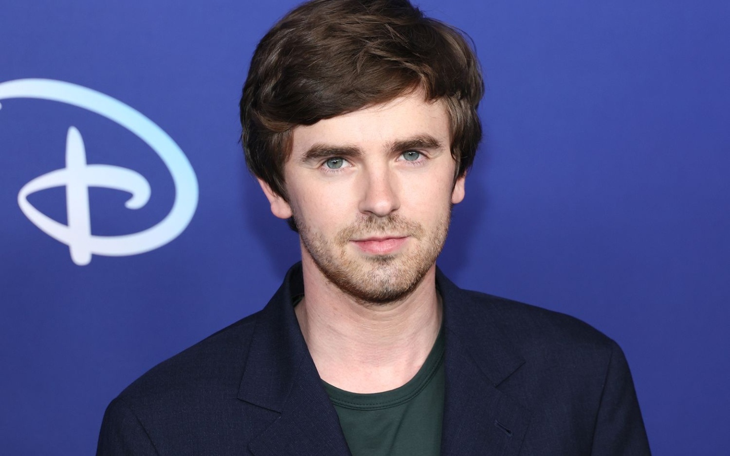 Популярный молодой актер Фредди Хаймор