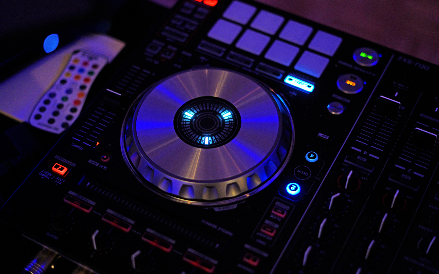 Инструмент диджейской установки