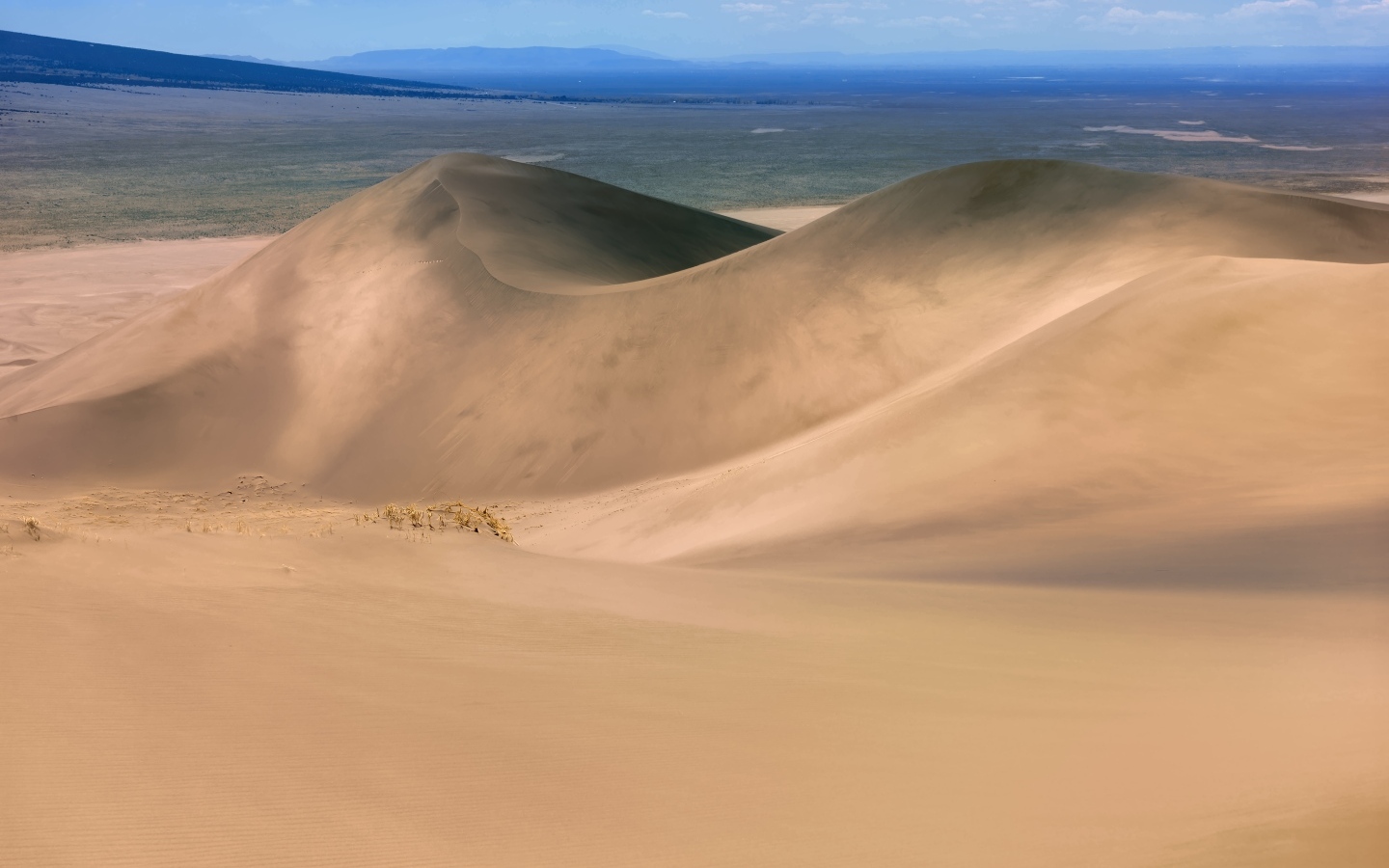 Песчаные дюны в пустыне 