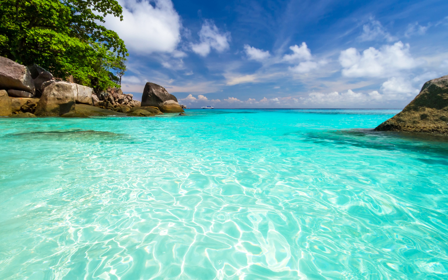 Голубая вода океана в тропиках, Таиланд