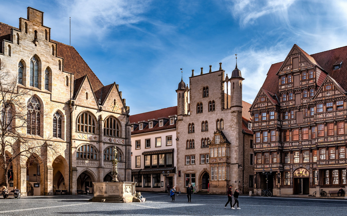 Старинные дома на городской площади Хильдесхайма, Германия