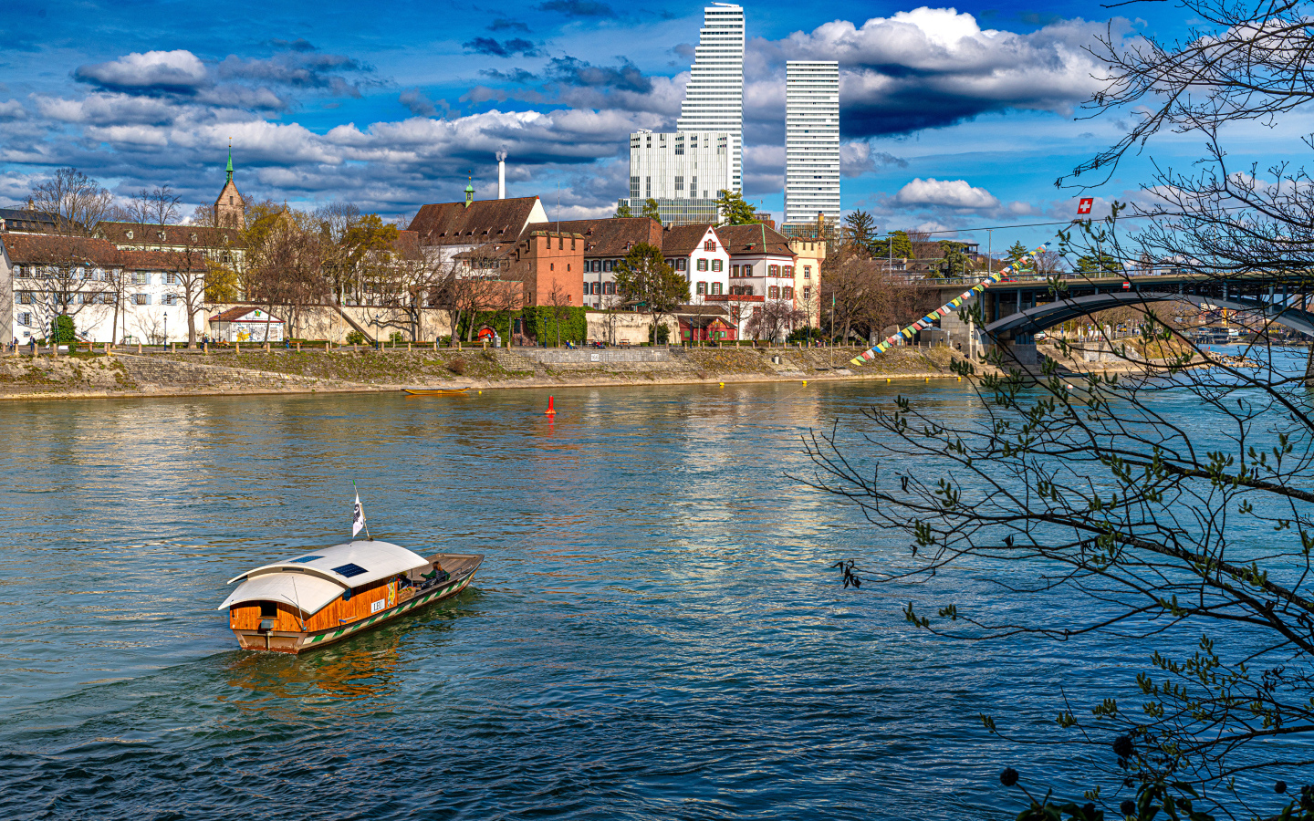 Красивый вид на город и реку, Швейцария