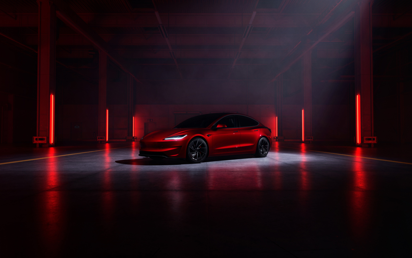 Дорогой красный автомобиль Tesla Model 3 Performance 2024 года