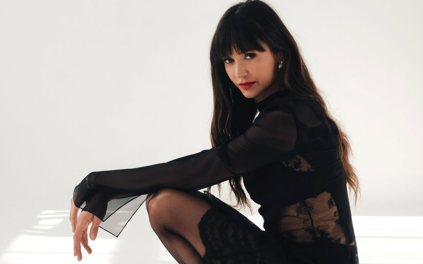 Жгучая брюнетка актриса Нина Добрев