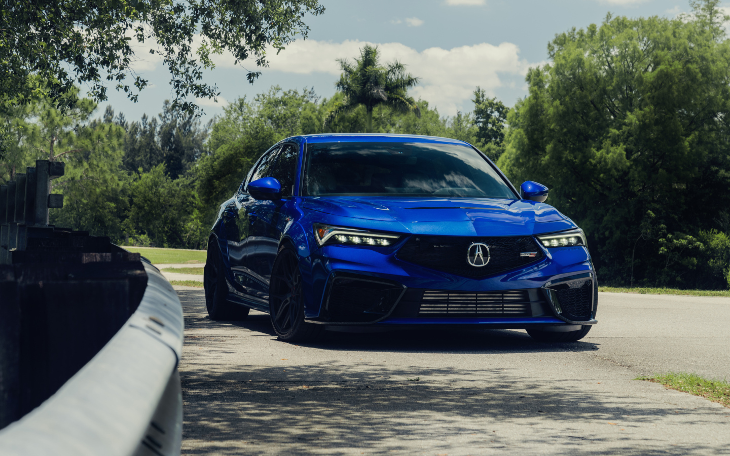 Синий автомобиль Acura Integra Type S