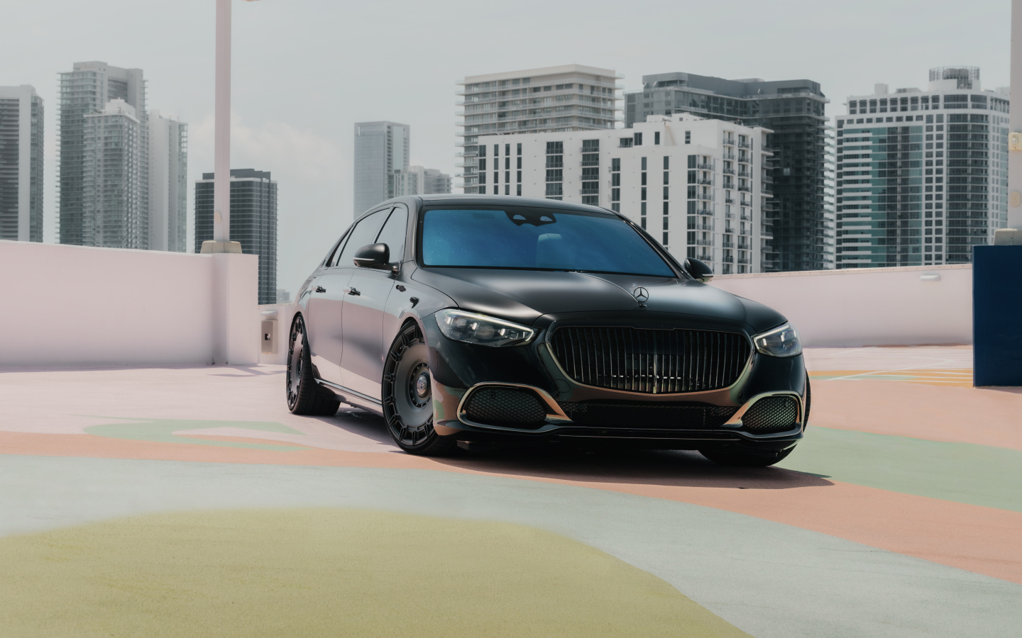 Черный автомобиль Mercedes-Benz Maybach S Class S680 V12