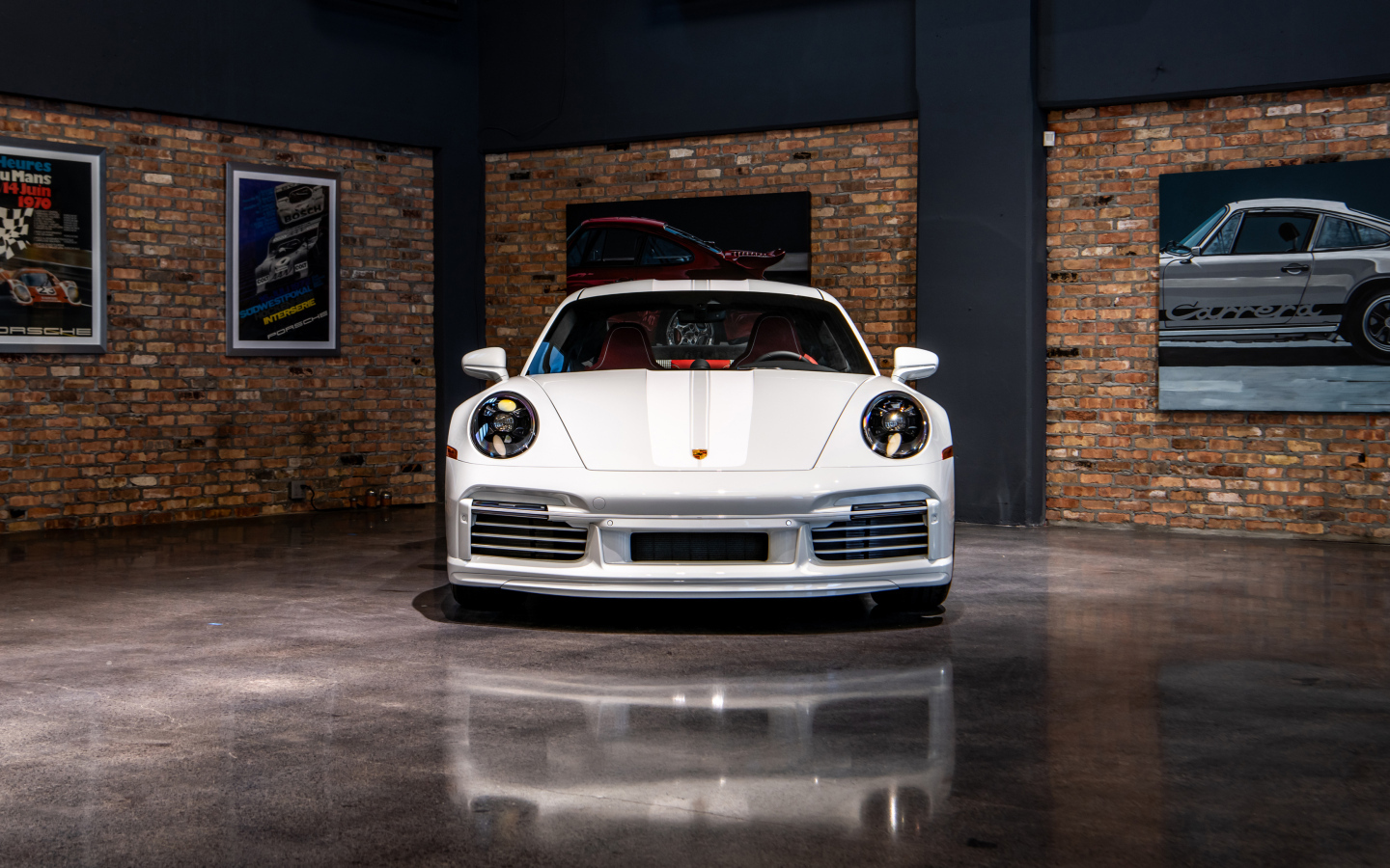 Автомобиль Porsche 911 Sport Classic  вид спереди