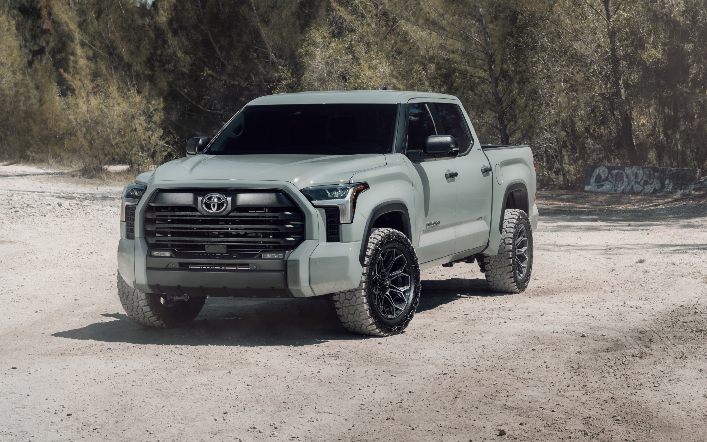 Большой пикап Toyota Tundra