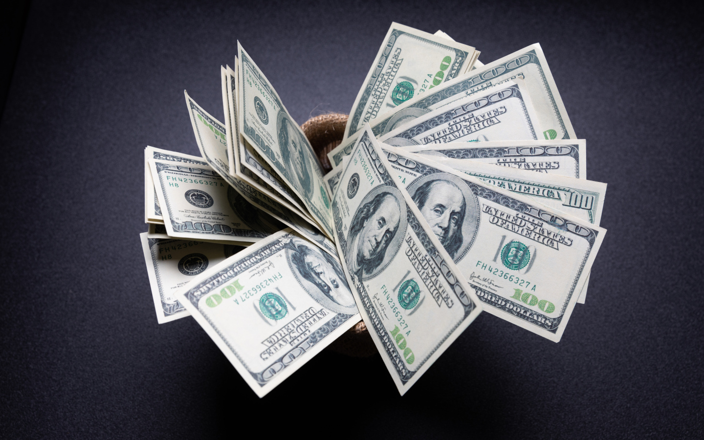 Пачка долларов на сером фоне