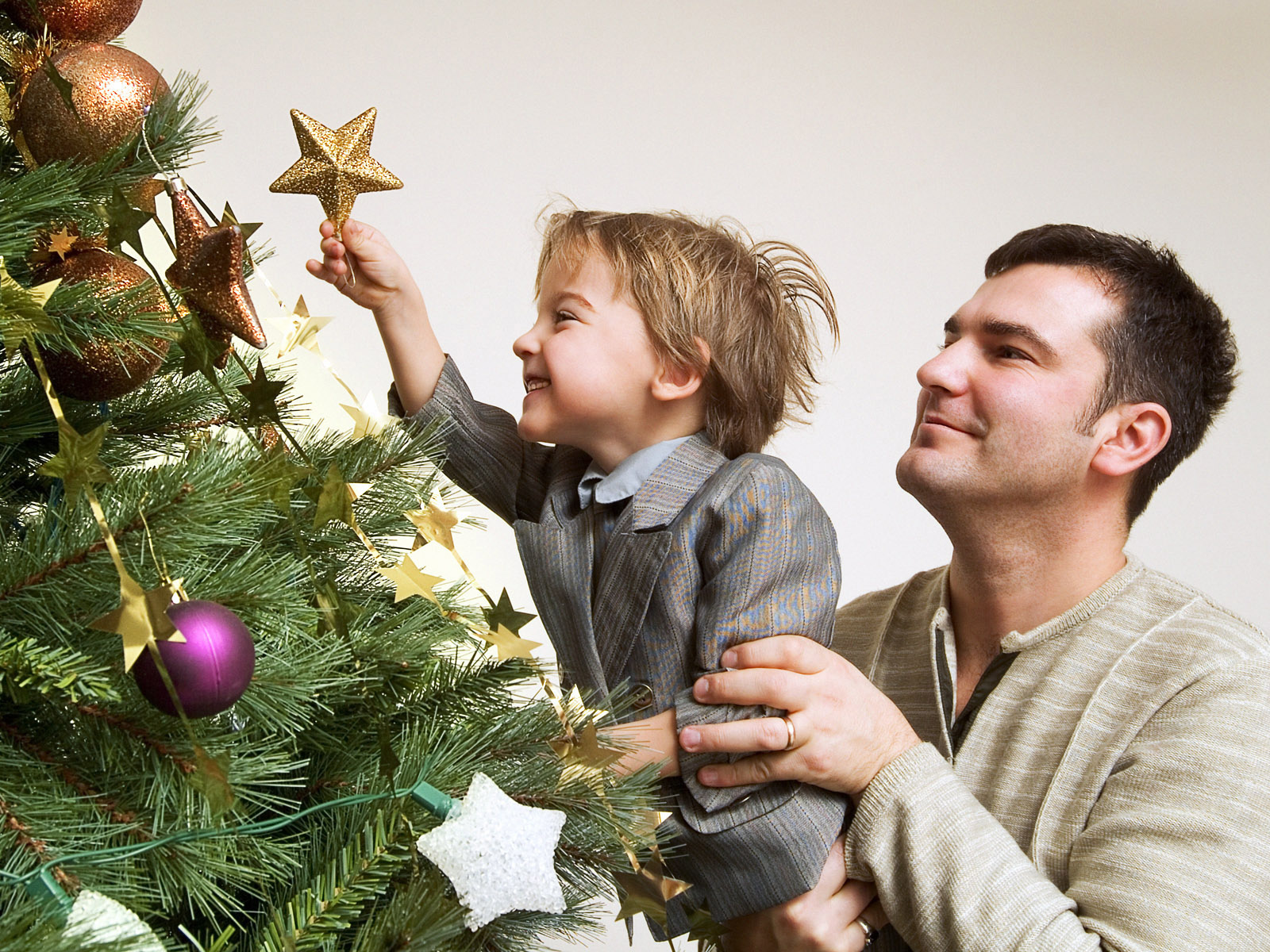Отец и сын в канун рождества
