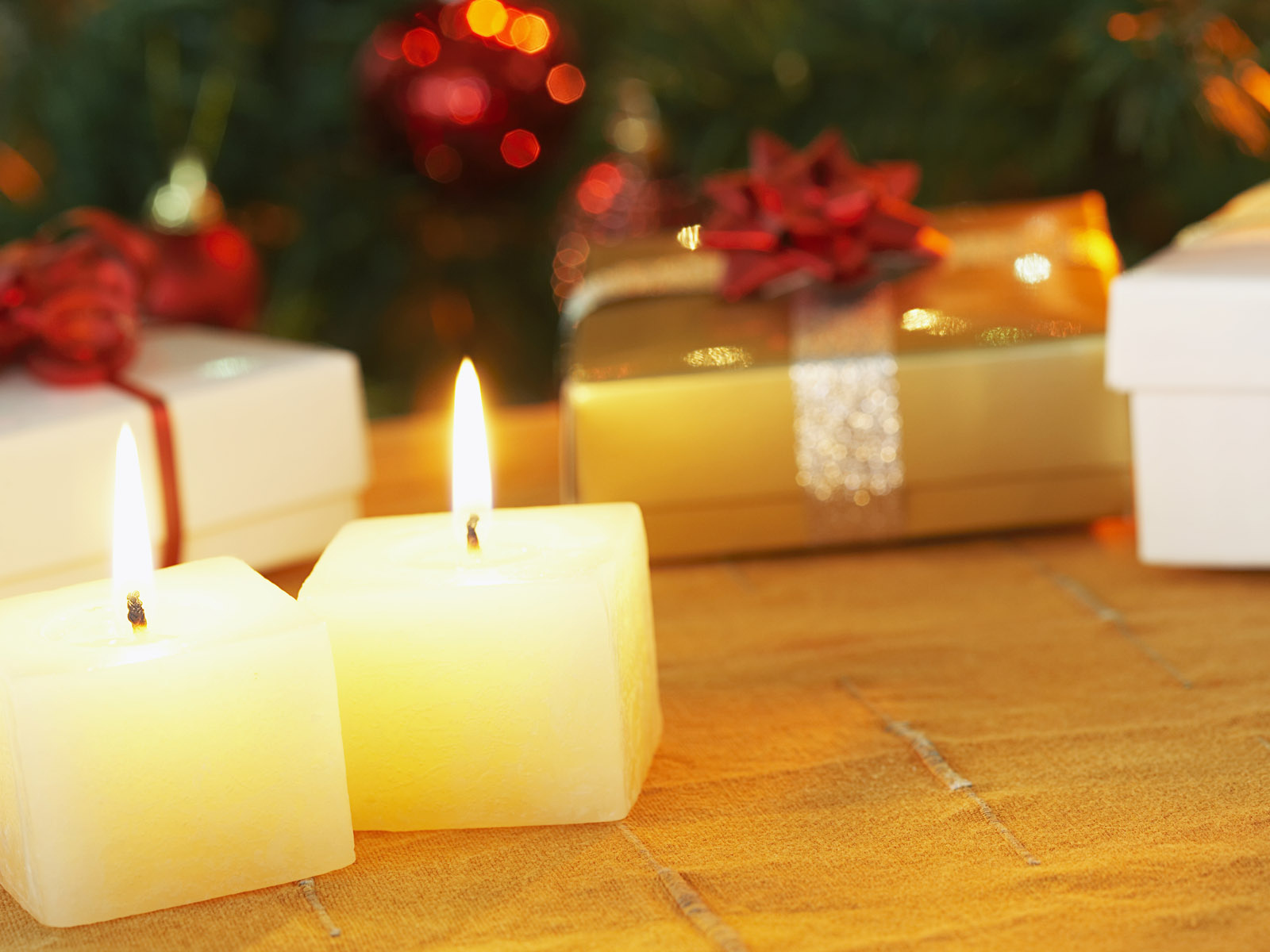 Под Рождественской елкой