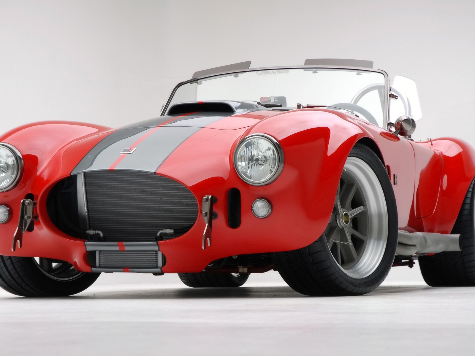 Красный спорткар