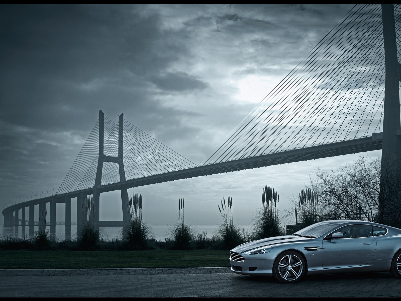 Автомобиль Астон Мартин