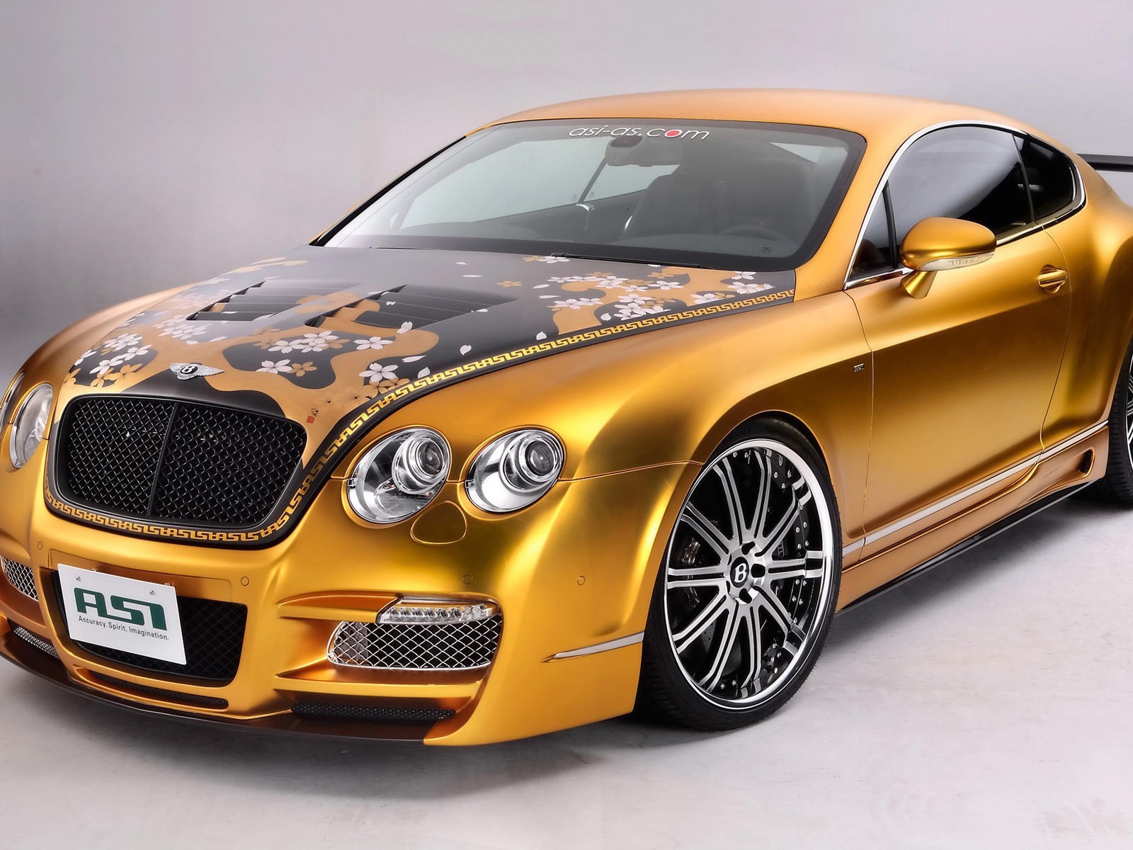 Золотой Bentley