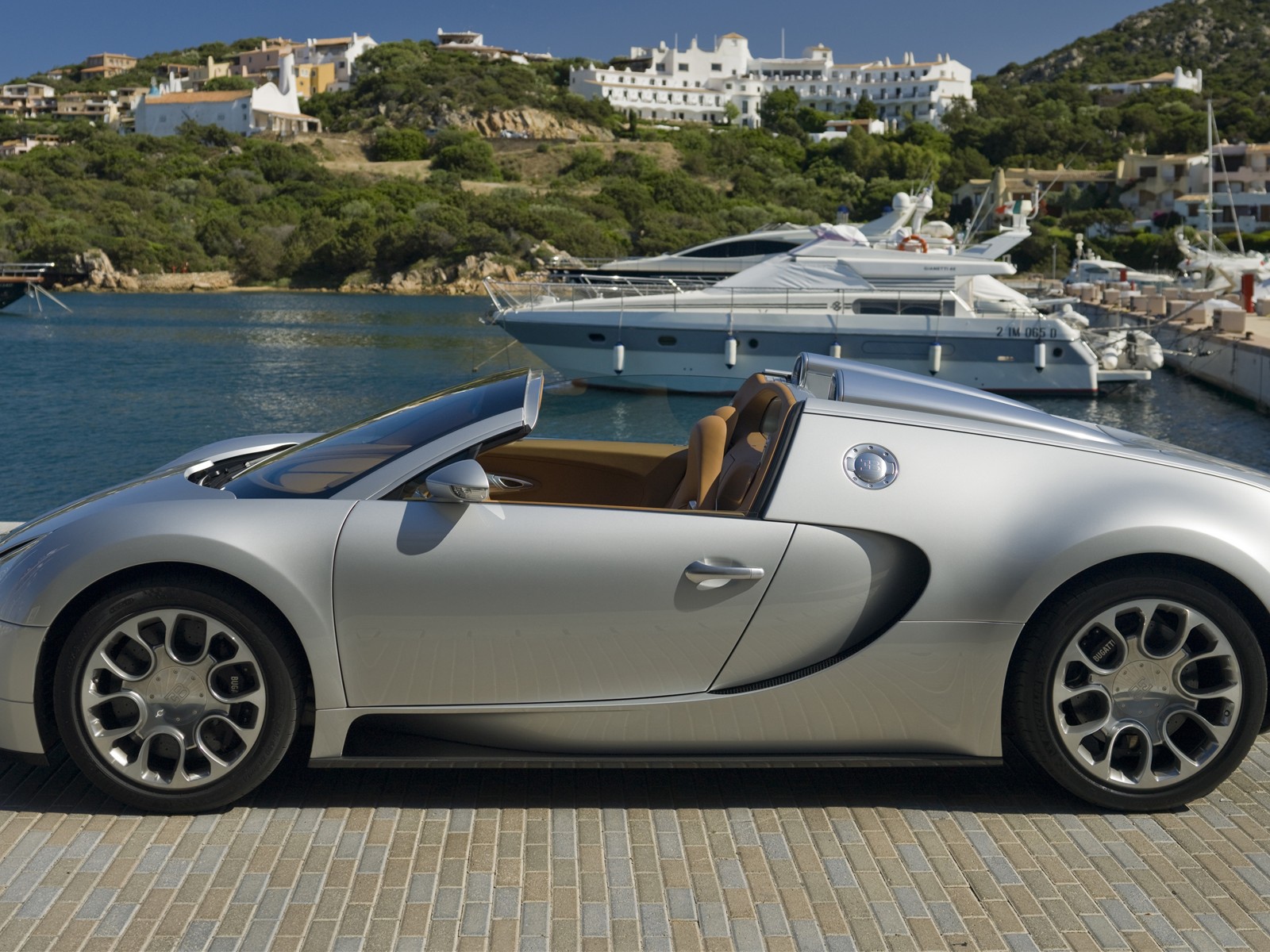 Дорогая игрушка Bugatti