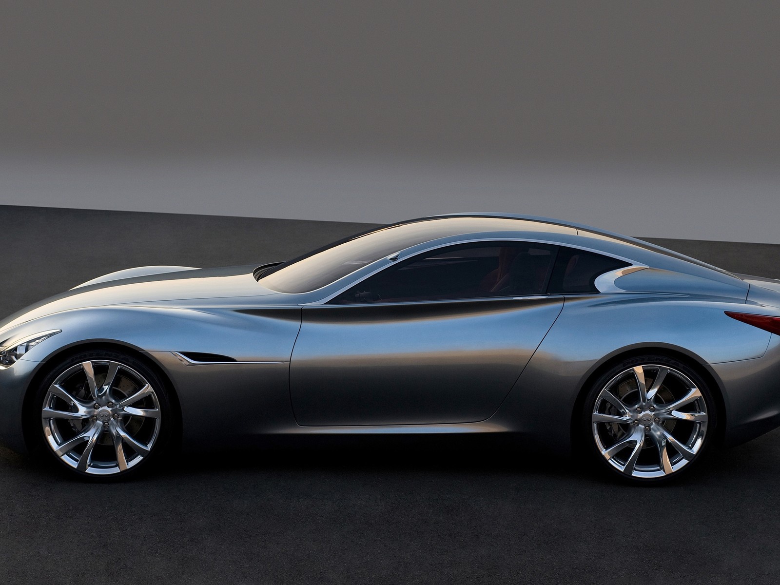 Красивый авто Infinity